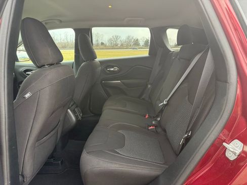 Used 2019 Jeep Cherokee Latitude w/ Popular Appearance Group image 13