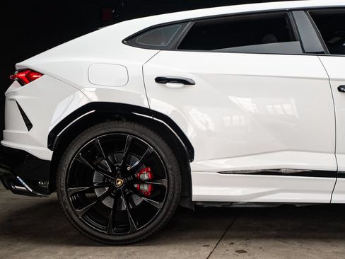 Used 2022 Lamborghini Urus AWD/4WD image 16