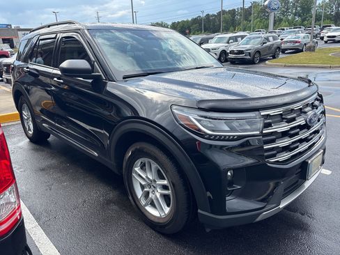 Used 2025 Ford Explorer Active w/ Active Comfort Package RWD image 2