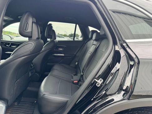 Used 2025 Mercedes-Benz GLC 300 image 17
