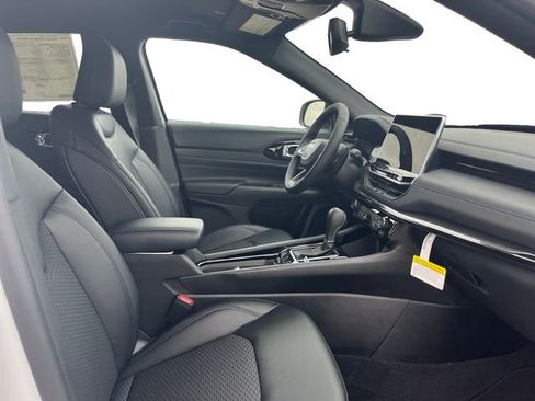 New 2026 Jeep Compass Latitude image 15