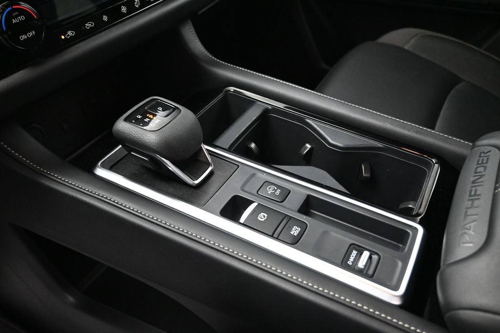 Certified 2025 Nissan Pathfinder SL FWD image 22