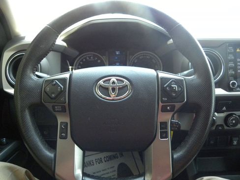 Used 2020 Toyota Tacoma SR5 w/ Technology Package AWD/4WD image 12