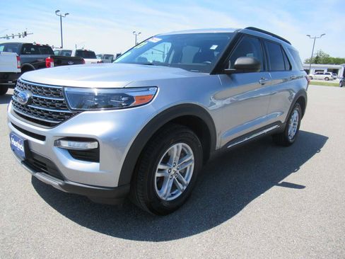 Used 2023 Ford Explorer XLT w/ Equipment Group 202A AWD/4WD image 1