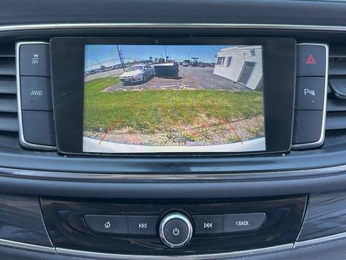 Used 2018 Buick Enclave Essence AWD/4WD image 15