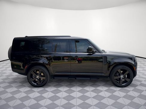 Used 2025 Land Rover Defender 130 X-Dynamic SE AWD/4WD image 8