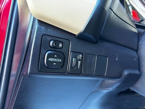 Used 2019 Toyota Corolla LE image 27