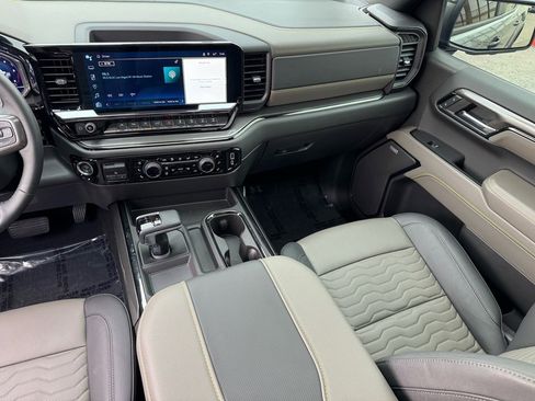 Used 2024 Chevrolet Silverado 1500 ZR2 w/ Technology Package image 18