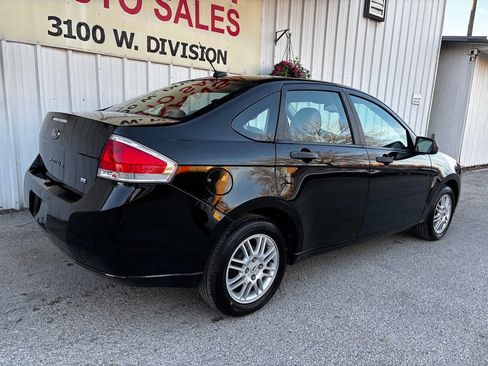Used 2010 Ford Focus SE image 2