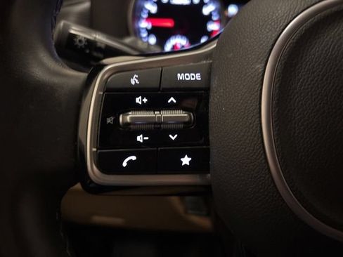 Certified 2024 Kia Carnival LX FWD image 15