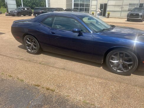 Used 2017 Dodge Challenger SXT w/ Sound Group RWD image 8