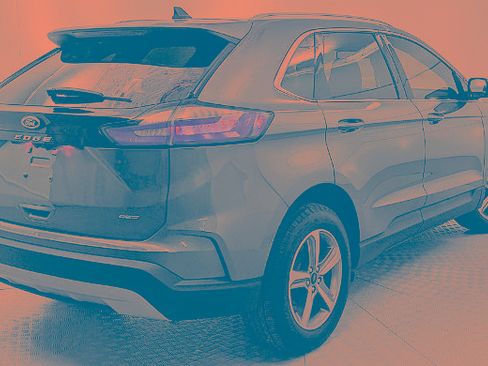 Certified 2023 Ford Edge SEL w/ Convenience Package AWD/4WD image 3