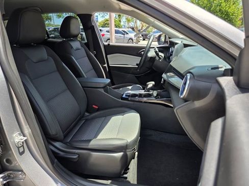 Used 2025 Chevrolet Trax LT w/ LT Convenience Package FWD image 21