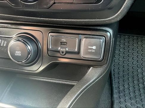 Used 2022 Jeep Renegade Latitude w/ Convenience Group AWD/4WD image 15