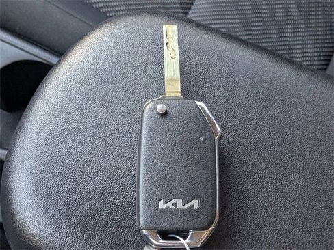 Used 2023 Kia Seltos LX image 32