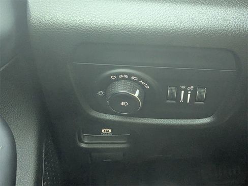 Used 2022 Jeep Grand Cherokee Overland w/ Luxury Tech Group IV image 18