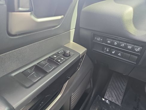 Used 2024 Toyota Tundra Limited AWD/4WD image 23
