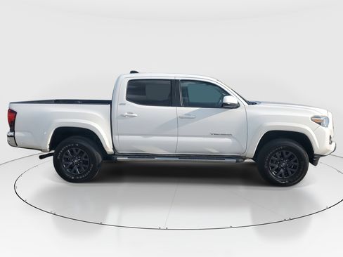 Used 2020 Toyota Tacoma SR5 image 3