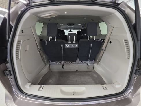 Used 2017 Chrysler Pacifica Touring Plus w/ Tire & Wheel Group FWD image 22