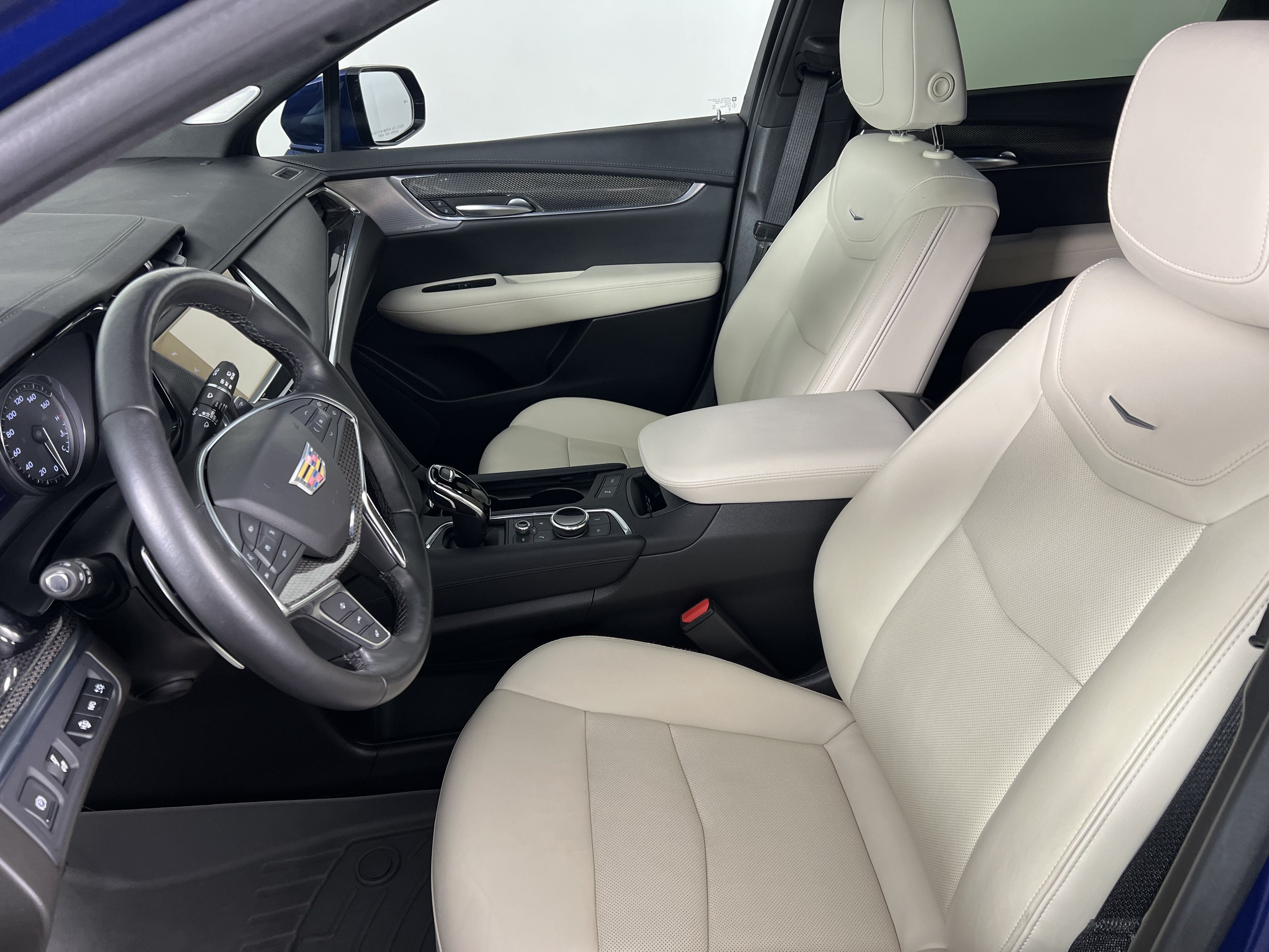 Used 2023 Cadillac XT5 Sportv w/ Technology Package AWD/4WD image 16