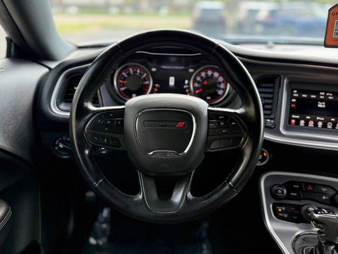 Used 2020 Dodge Challenger SXT RWD image 11