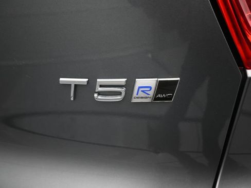 Used 2019 Volvo XC40 T5 R-Design image 43