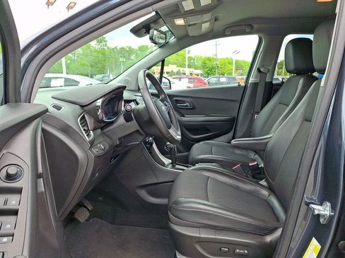 Certified 2022 Chevrolet Trax LT w/ LT Convenience Package AWD/4WD image 15