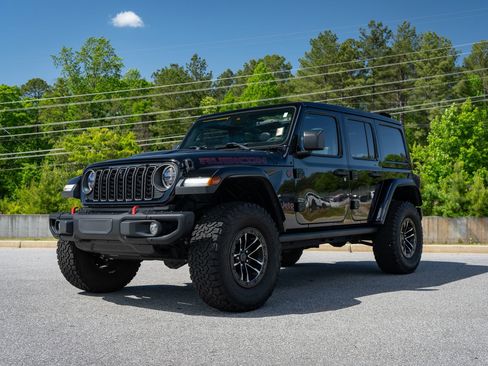 Used 2024 Jeep Wrangler Unlimited Rubicon AWD/4WD image 3