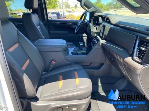 Used 2025 GMC Sierra 1500 AT4 w/ AT4 Premium Package AWD/4WD image 14