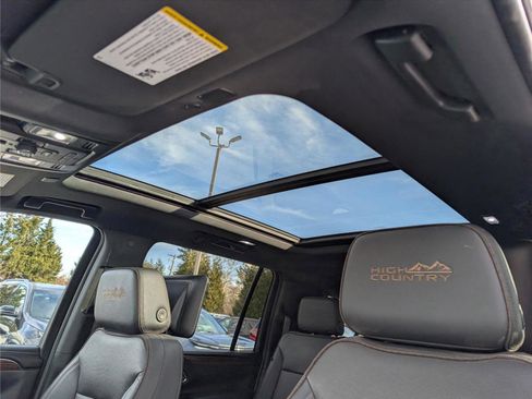 Used 2023 Chevrolet Suburban High Country w/ Advanced Technology Package image 35