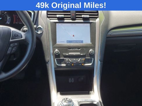 Used 2020 Ford Fusion SE FWD image 29
