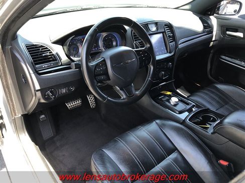 Used 2019 Chrysler 300 S RWD image 10