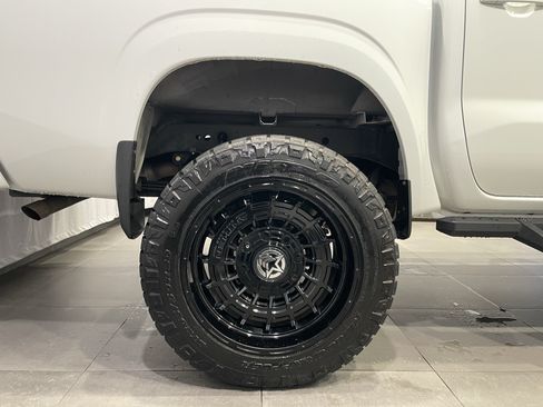 Used 2023 Nissan Frontier SV w/ SV Convenience Package AWD/4WD image 9
