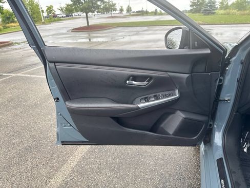 Used 2024 Nissan Sentra SR FWD image 12