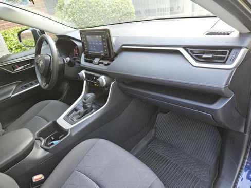 Used 2022 Toyota RAV4 XLE image 31