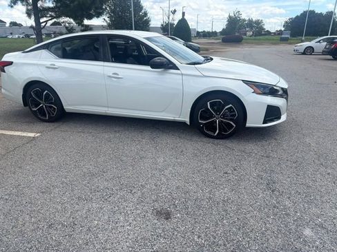 Used 2025 Nissan Altima 2.5 SR FWD image 5