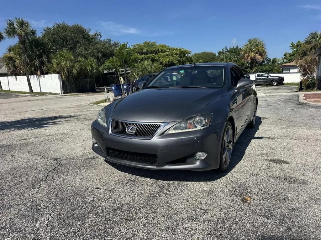 Used 2015 Lexus IS 250C w/ Luxury Package RWD image 2
