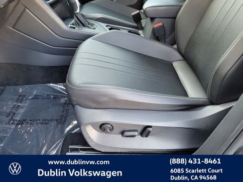 Used 2023 Volkswagen Tiguan SE R-Line image 23