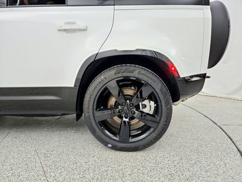 New 2026 Land Rover Defender 110 X-Dynamic SE image 25