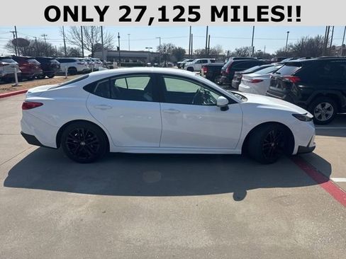 Used 2025 Toyota Camry SE image 2