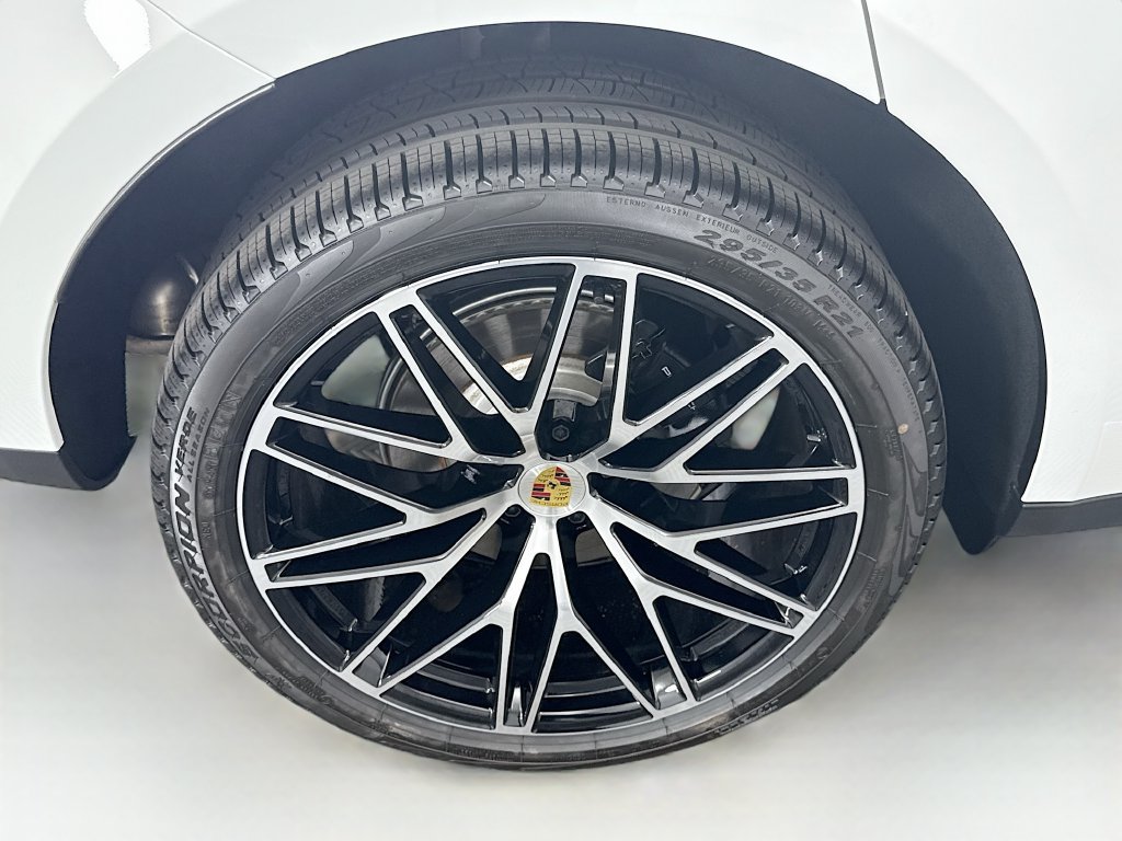 Used 2026 Porsche Macan AWD/4WD image 34