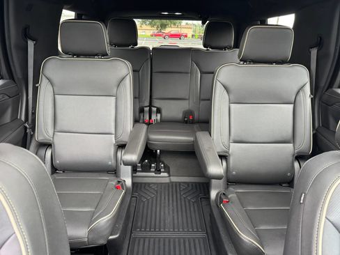 Used 2022 GMC Yukon SLT w/ SLT Premium Package AWD/4WD image 31