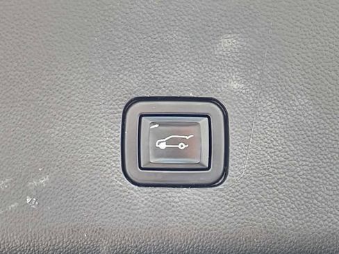 Used 2021 Chevrolet Traverse RS AWD/4WD image 13