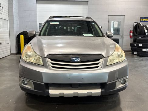 Used 2011 Subaru Outback 3.6R Limited AWD/4WD image 2