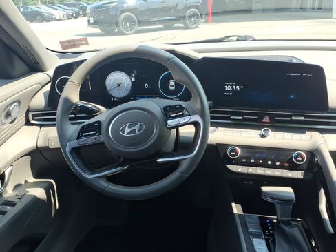 Used 2024 Hyundai Elantra SEL w/ Convenience Package FWD image 9