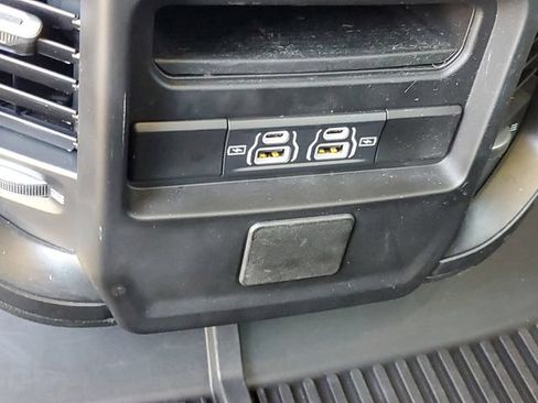 Used 2022 RAM 1500 Laramie AWD/4WD image 11
