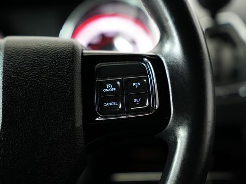 Used 2015 Dodge Grand Caravan SE image 13