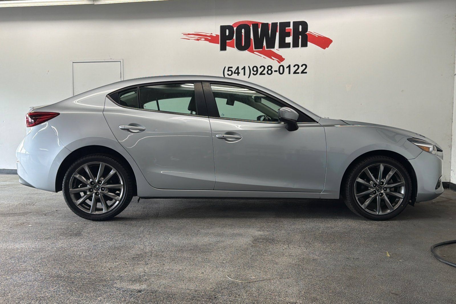 Used 2018 MAZDA MAZDA3 Grand Touring w/ Premium Equipment Package FWD image 2