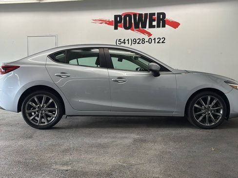 Used 2018 MAZDA MAZDA3 Grand Touring w/ Premium Equipment Package FWD image 2