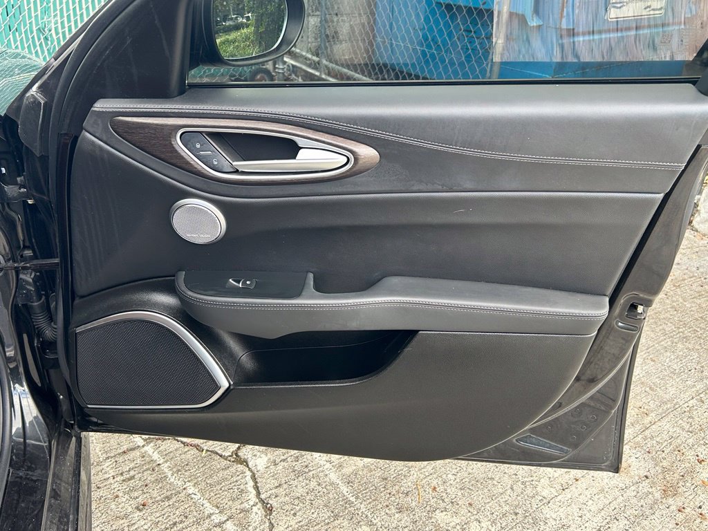 Used 2022 Alfa Romeo Giulia Ti RWD image 27